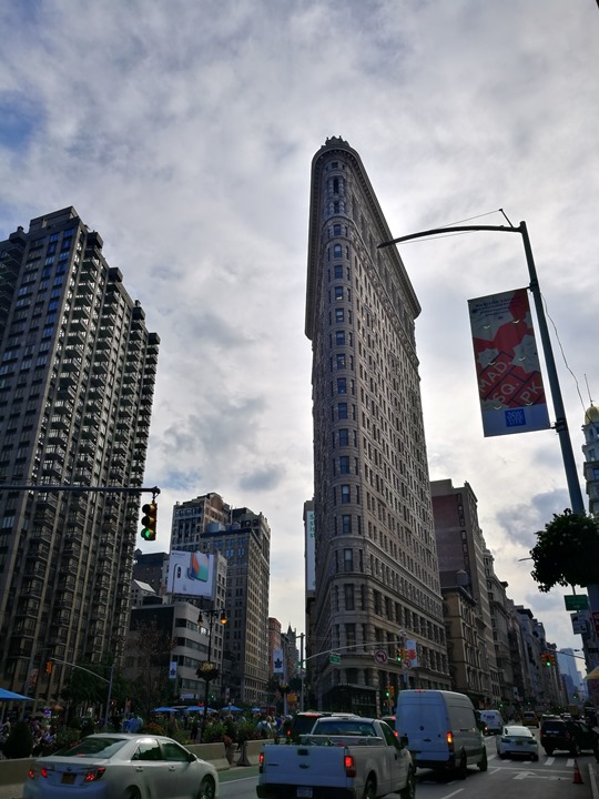 flatiron080104 New York-果真大蘋果之紐約真好玩 地標Flatiron熨斗大樓