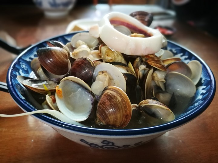 goodtastenodles09 中壢-好滋味麵館 蛤蠣爆多大滿足的海鮮拉麵與蛤蠣湯