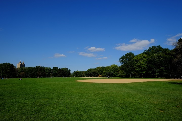 22centralparkk0102 New York-果真大蘋果之紐約真好玩 中央公園 躺著曬太陽也愜意的好所在