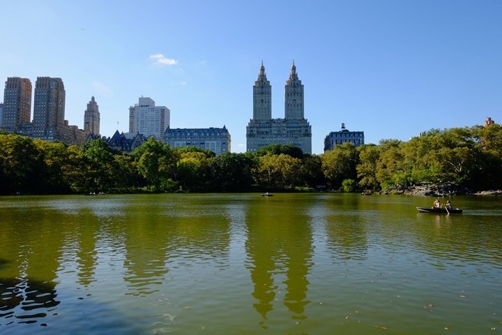 22centralparkk0106 New York-果真大蘋果之紐約真好玩 中央公園 躺著曬太陽也愜意的好所在