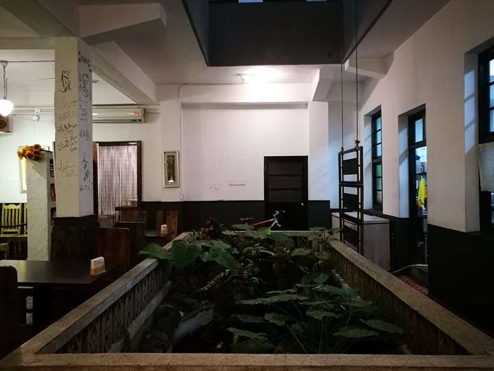 8cafe12 八德-八塊畫室咖啡 日治時代診所 舊建築裡的文青風
