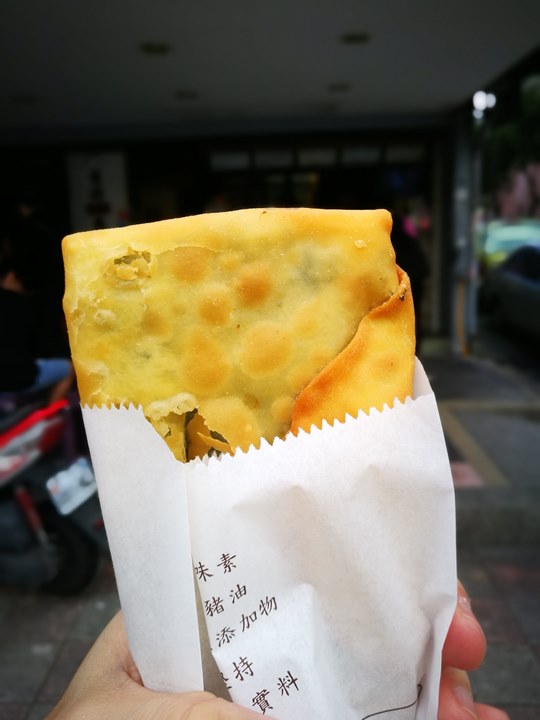 onionbiscuit8 中正-舊漫蔥油餅 窯烤的...但經過油炸處理 不愛不愛