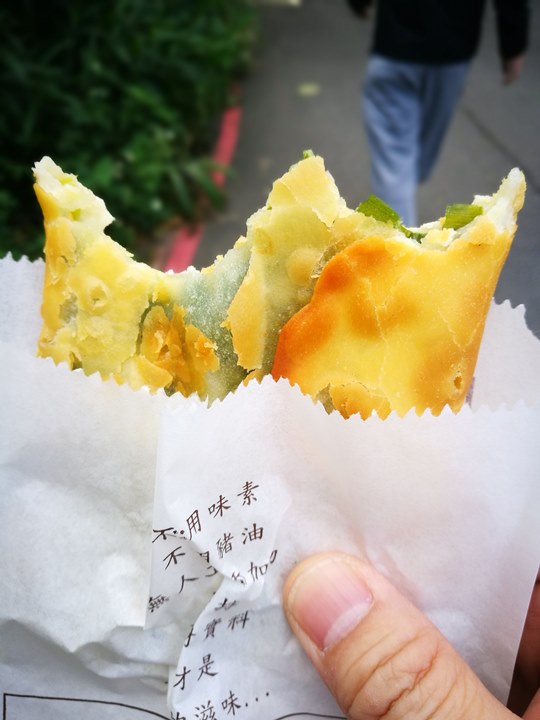 onionbiscuit9 中正-舊漫蔥油餅 窯烤的...但經過油炸處理 不愛不愛