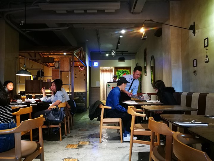 thaihand03 中正-不吃公館夜市 吃右手Thaihand泰式定食 服務態度很棒食物就...小失望