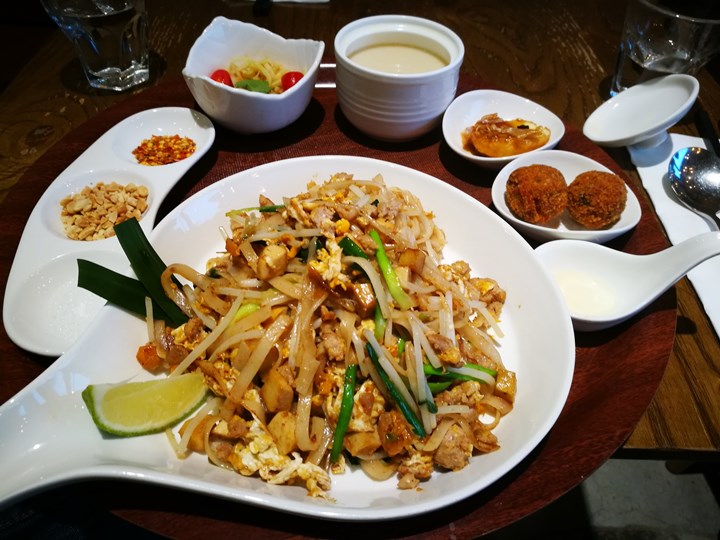 thaihand09 中正-不吃公館夜市 吃右手Thaihand泰式定食 服務態度很棒食物就...小失望