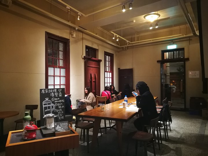 wanhuastarbucks06 萬華-古蹟遇到星巴克 萬華林宅 星巴克艋舺門市