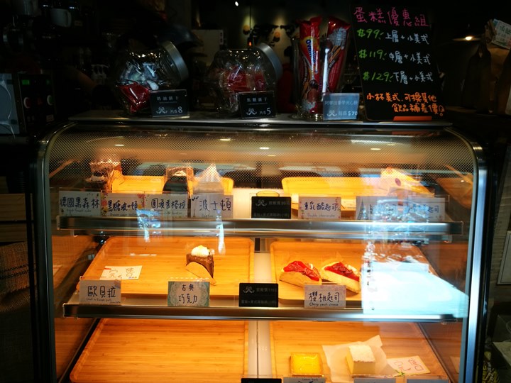 laooo06 中壢-老窩咖啡(站前23) 工業中帶著溫暖的空間