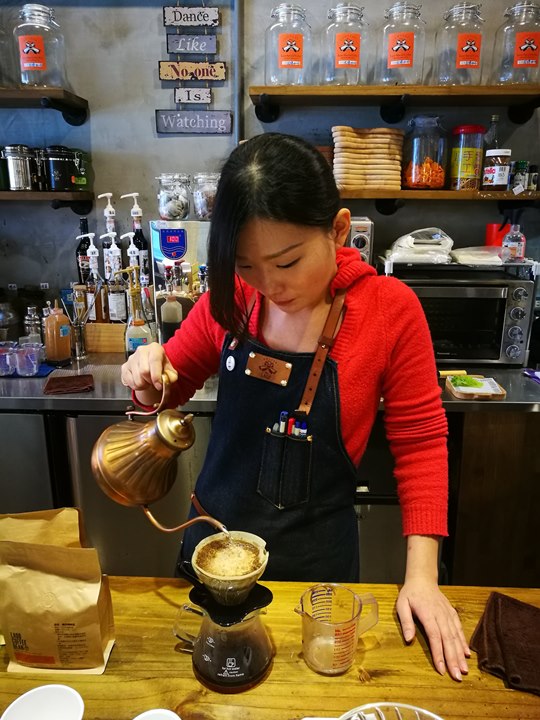 laooo19 中壢-老窩咖啡(站前23) 工業中帶著溫暖的空間