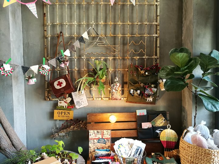 johnandmacy34 南屯-約翰烤飯糰&梅西小賣所 超文青設計小店