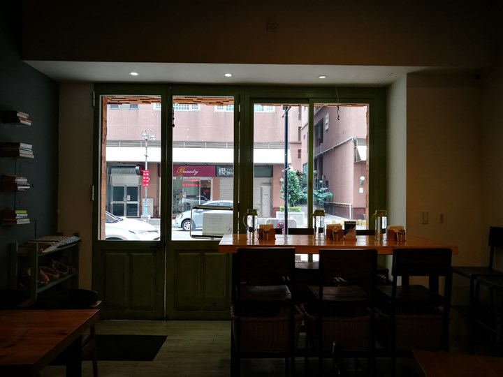 tuktuk04 中壢-圖圖咖啡館 嘟嘟車坐鎮 泰式風味咖啡館