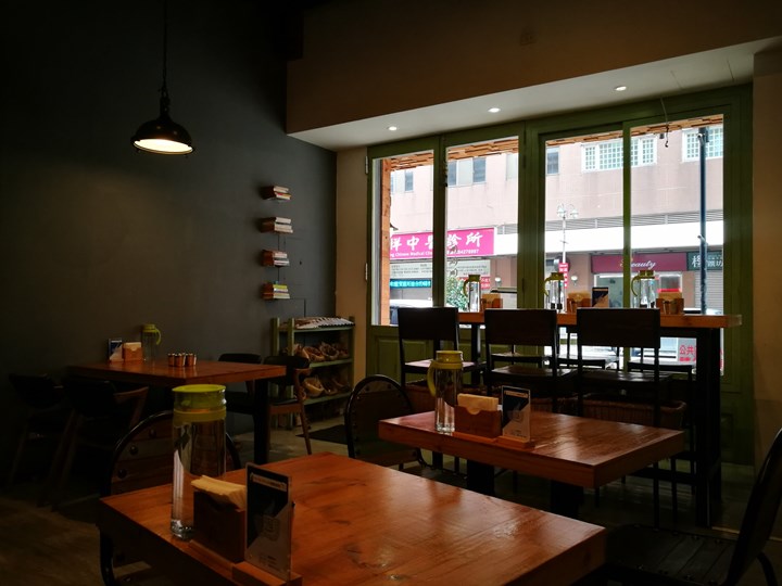 tuktuk06 中壢-圖圖咖啡館 嘟嘟車坐鎮 泰式風味咖啡館