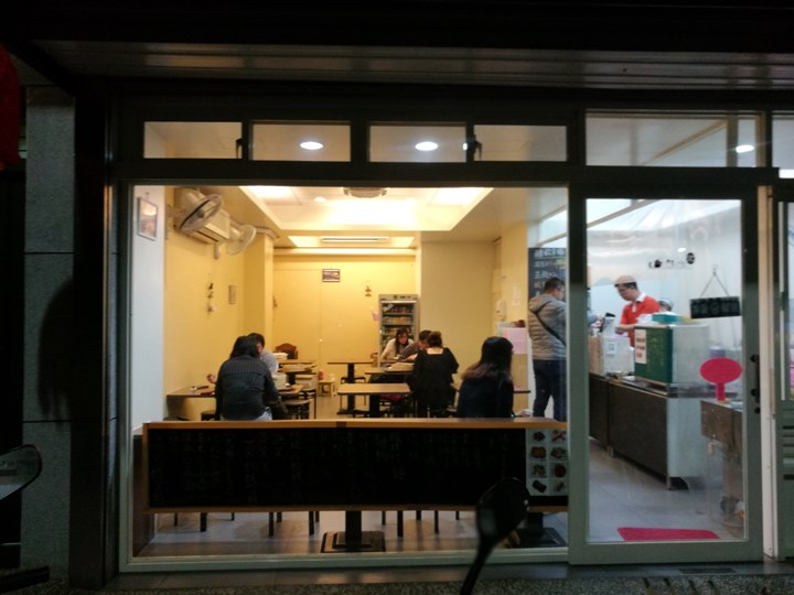 新竹-金山街轉餃幸福湯包 Q彈的麵皮清爽的內餡