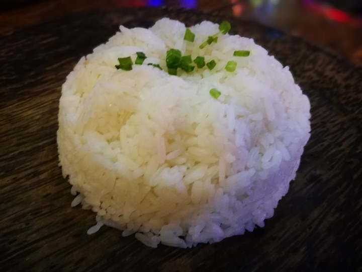 khmerfamily13 Siem Reap-Khmer Family暹粒熱鬧酒吧街上小餐館 這雞湯螞蟻調味? 很特殊的酸與東南亞的香料