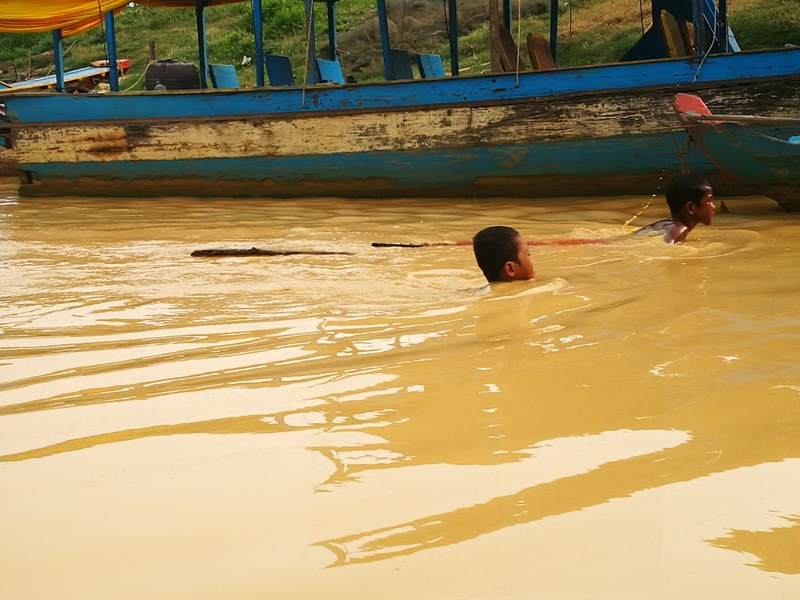 tonlesap08 Siem Reap-Tonle Sap洞里薩湖 柬埔寨的魚米鄉 落後環境中的知足生活