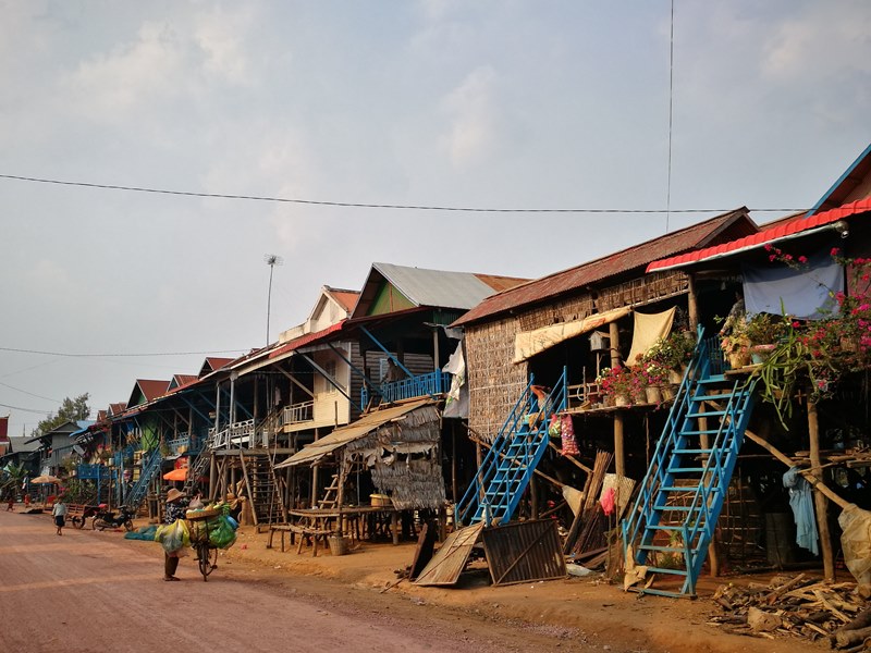 tonlesap18 Siem Reap-Tonle Sap洞里薩湖 柬埔寨的魚米鄉 落後環境中的知足生活