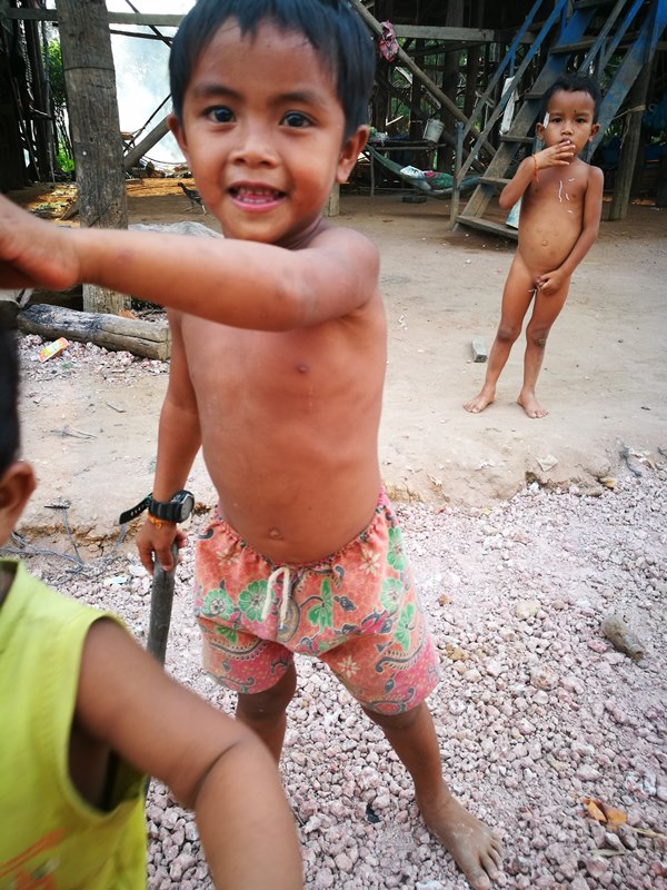tonlesap22 Siem Reap-Tonle Sap洞里薩湖 柬埔寨的魚米鄉 落後環境中的知足生活