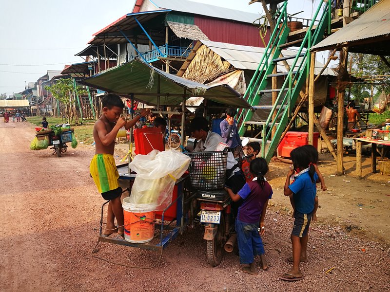 tonlesap23 Siem Reap-Tonle Sap洞里薩湖 柬埔寨的魚米鄉 落後環境中的知足生活
