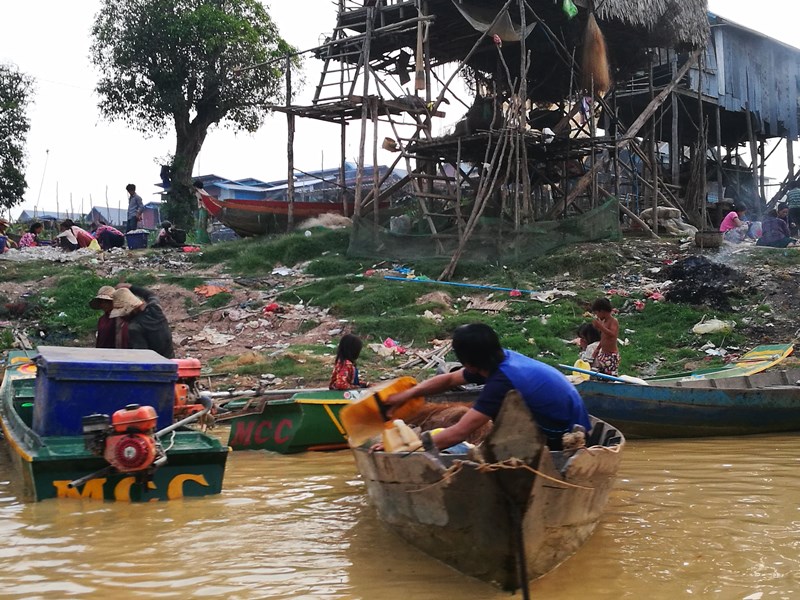 tonlesap43 Siem Reap-Tonle Sap洞里薩湖 柬埔寨的魚米鄉 落後環境中的知足生活