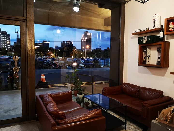 dawncafe17 新竹-續日Cafe 低調靜謐的工業風 清爽細緻的單品咖啡