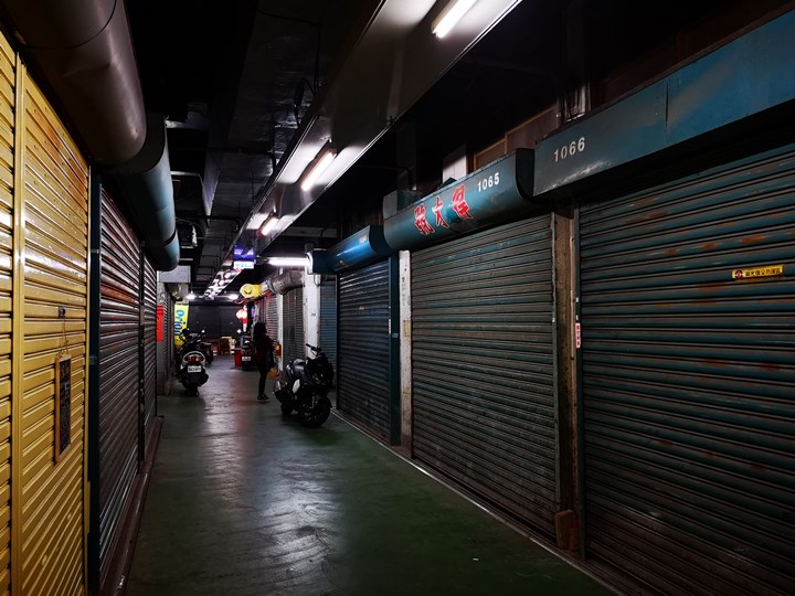 donmennnn17 新竹-老市場新氣象 文創風走進老東門市場...享初食堂 賣大腸麵線的居酒屋