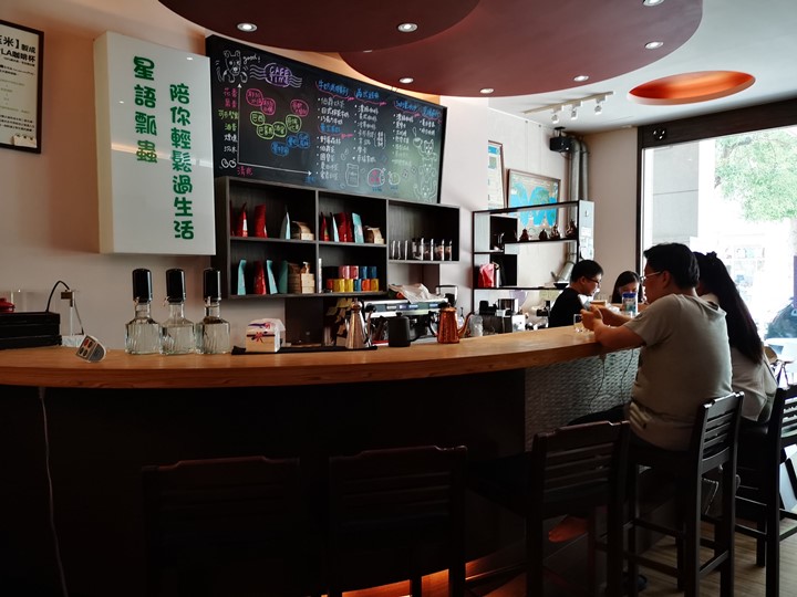 ladybug04 頭份-星語瓢蟲咖啡 艷陽天冷氣房的冰手沖