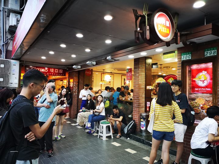 auntsu04 大安-蘇阿姨比薩屋 超人氣隊伍很長等好久...