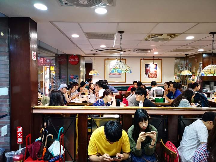 auntsu08 大安-蘇阿姨比薩屋 超人氣隊伍很長等好久...