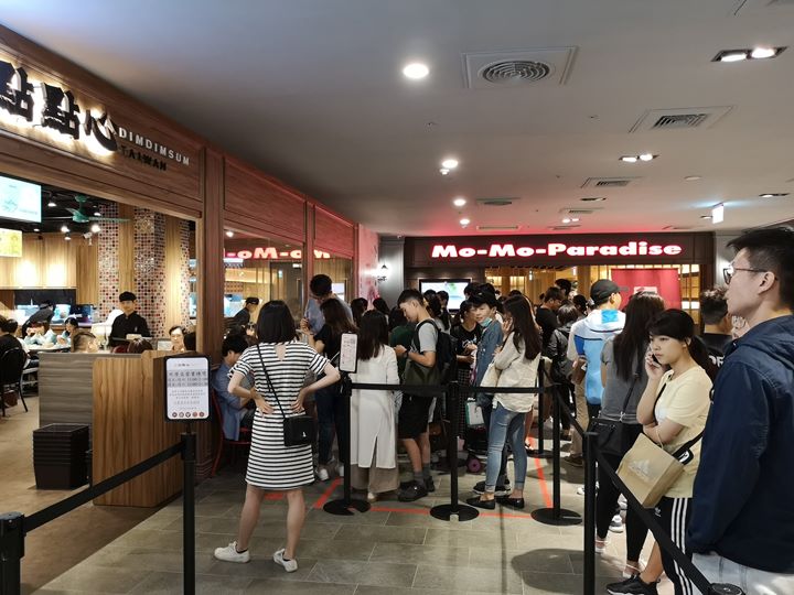 dimdimsum01 新竹-點點心 港點名店巨城拓點 新開幕的人龍也太長