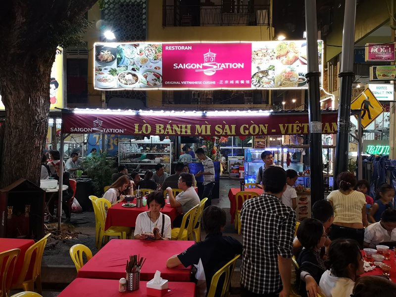 WAW04 Kuala Lumpur-亞羅街夜市街 名店黃亞華 推薦烤雞翅與鹹蛋魷魚