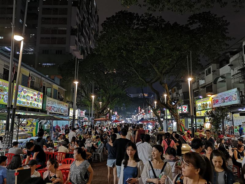 WAW08 Kuala Lumpur-亞羅街夜市街 名店黃亞華 推薦烤雞翅與鹹蛋魷魚