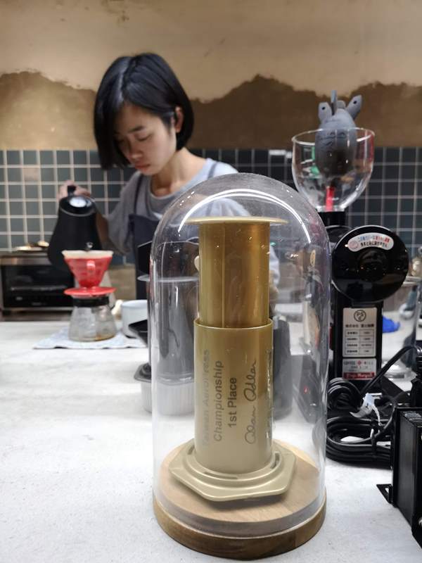 reecho27 新竹-一想一響 清水模工業風 手沖甜點皆優