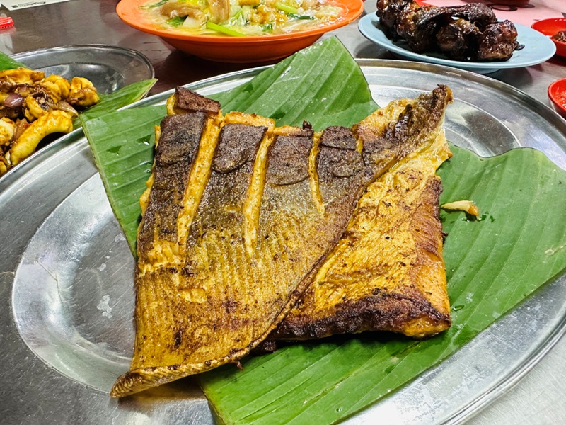 WYW111105 Kuala Lumpur-亞羅街夜市街 名店黃亞華 推薦烤雞翅與鹹蛋魷魚