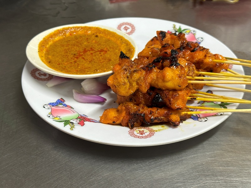 WYW111109 Kuala Lumpur-亞羅街夜市街 名店黃亞華 推薦烤雞翅與鹹蛋魷魚