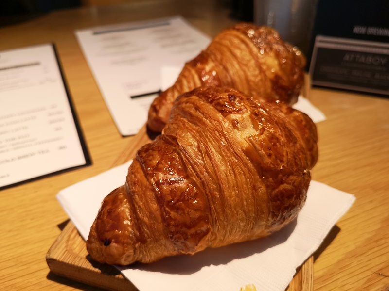 cupping-room13 HK-中環The Cupping Room Central燕麥拿鐵特色 可頌香酥迷人