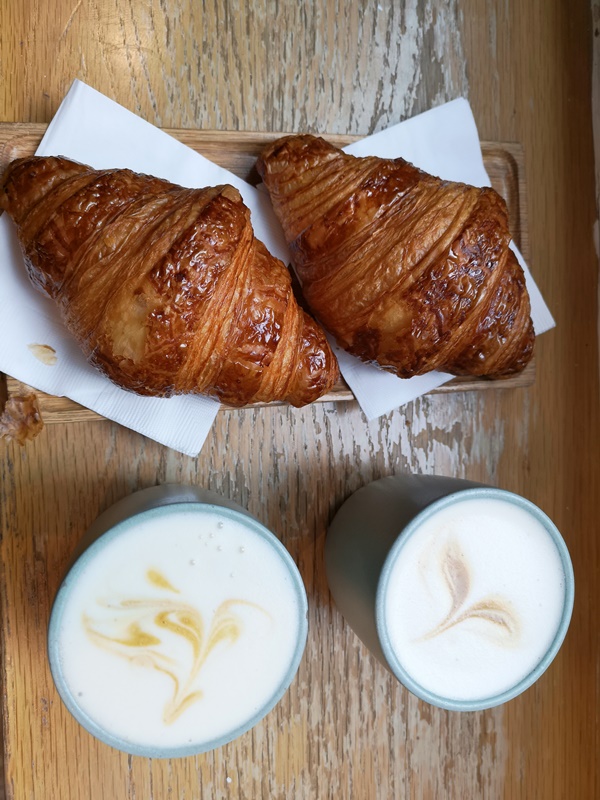 cupping-room14 HK-中環The Cupping Room Central燕麥拿鐵特色 可頌香酥迷人