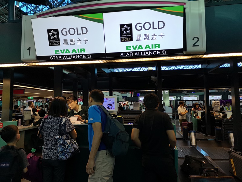 flyinghk02 201808台北香港 星盟金卡好好用一路開心飛...