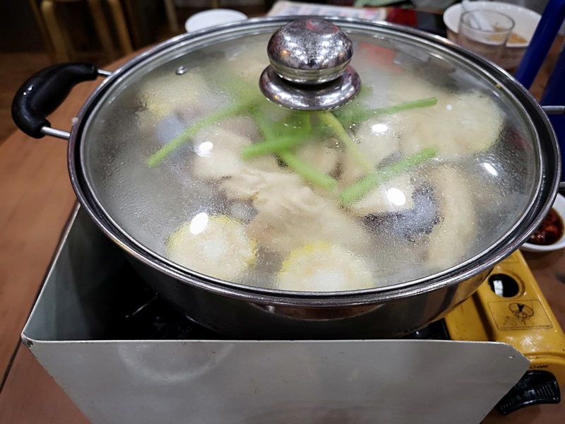 kunchi07 HK-坤記煲仔小菜 豬骨湯滑順濃郁 煲仔飯可口道地 必比登推薦小店