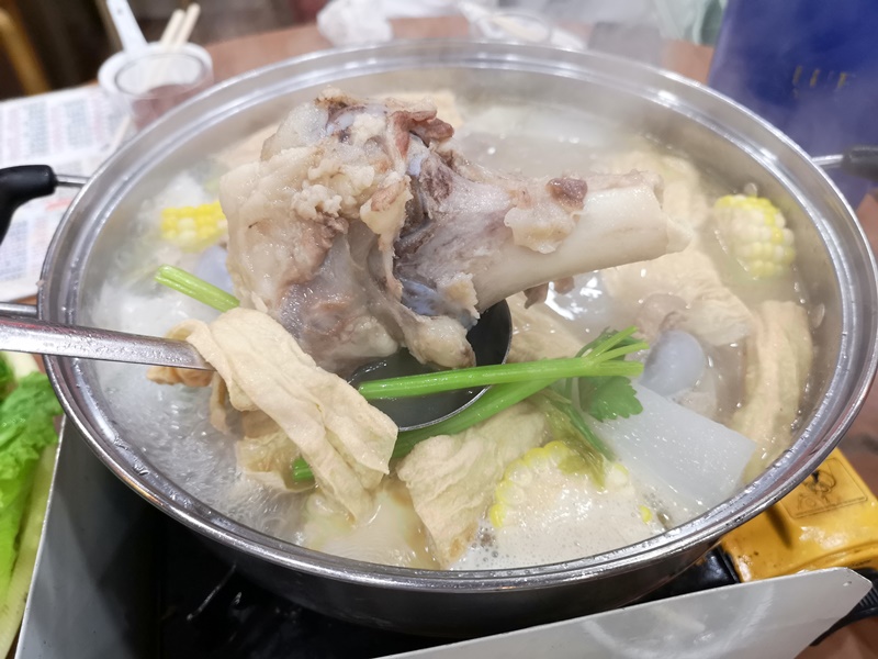 kunchi09 HK-坤記煲仔小菜 豬骨湯滑順濃郁 煲仔飯可口道地 必比登推薦小店