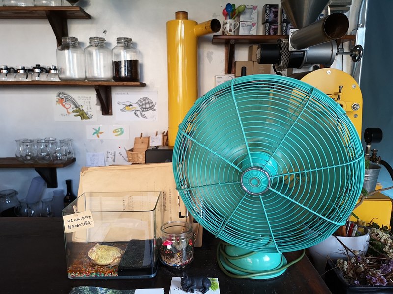 glow10 中壢-小舊閣樓 斑駁老屋文青河景咖啡館 晚上來則是閃亮的酒吧