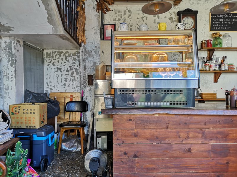 glow16 中壢-小舊閣樓 斑駁老屋文青河景咖啡館 晚上來則是閃亮的酒吧