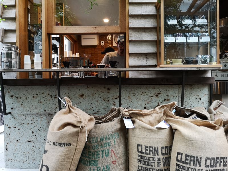 onibuscoffee08 Nakameguro-Onibus Coffee中目黑的老屋咖啡館 伴隨電車聲響的咖啡香