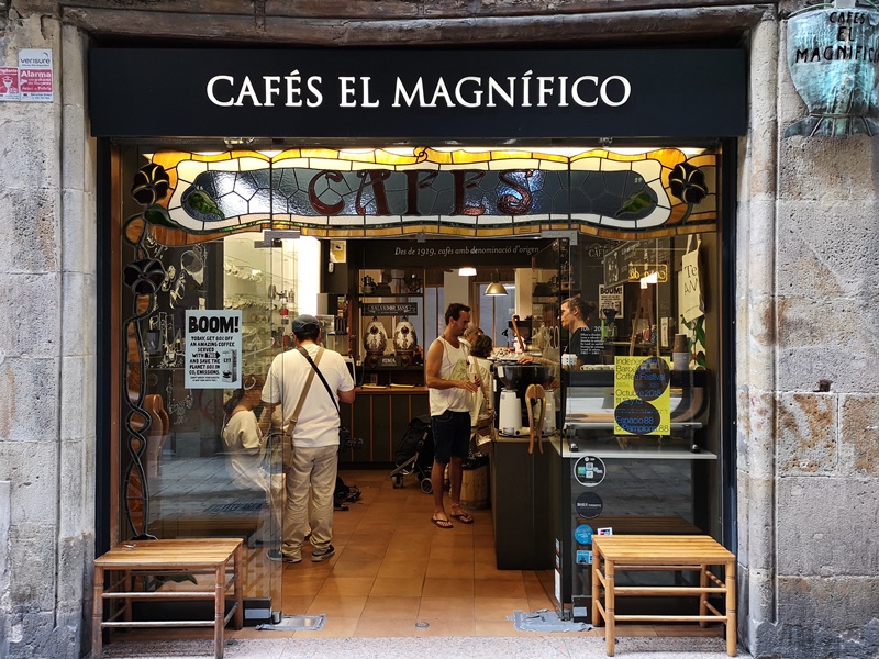 Barcelona-Cafes El Magnifico巴塞隆納舊城區小店的一杯拿鐵