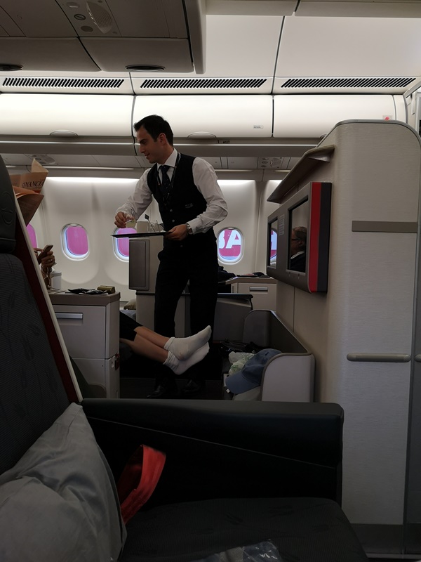 flytk025380156 201810台北伊斯坦堡巴塞隆納 TK025商務艙飛行