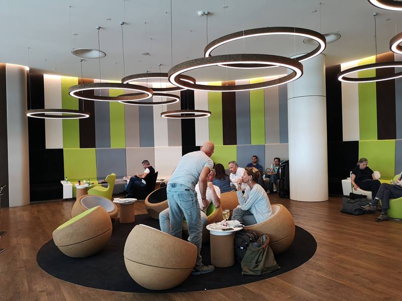 flytp09 201810葡萄牙航空TP364只能說網路說的都是真的...只有delay還是delay