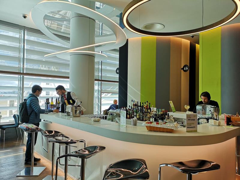 flytp11 201810葡萄牙航空TP364只能說網路說的都是真的...只有delay還是delay