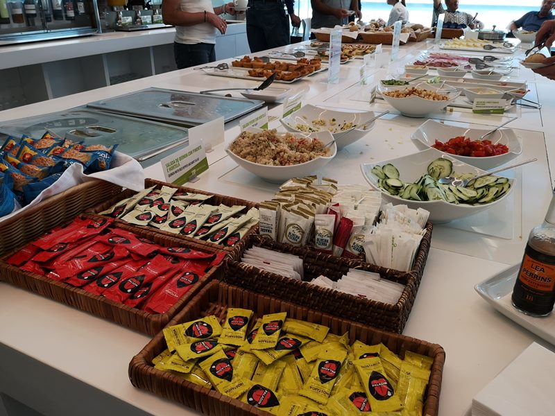 flytp14 201810葡萄牙航空TP364只能說網路說的都是真的...只有delay還是delay