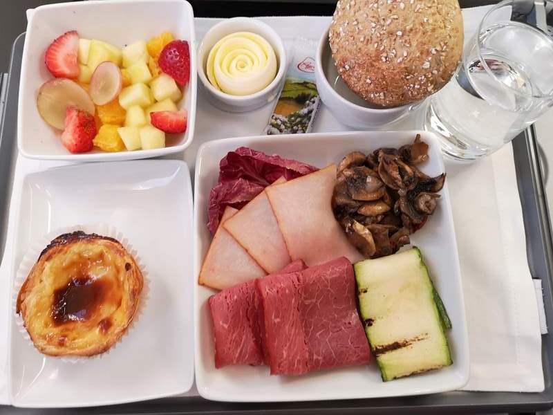 flytp26 201810葡萄牙航空TP364只能說網路說的都是真的...只有delay還是delay