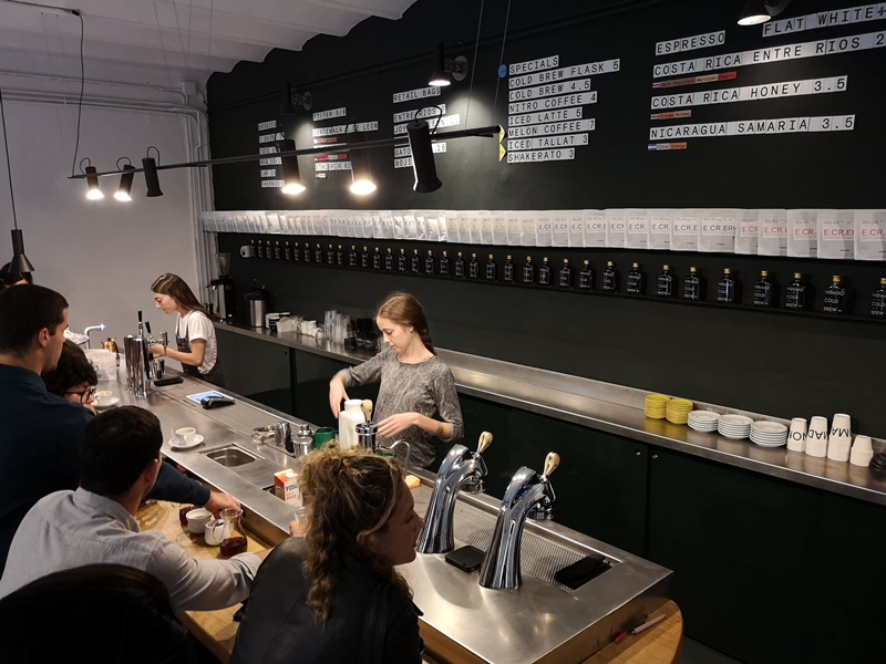 nomad03 Barcelona-巴塞隆納Nomad Coffee Lab & Shop美女執壺 好看也好喝