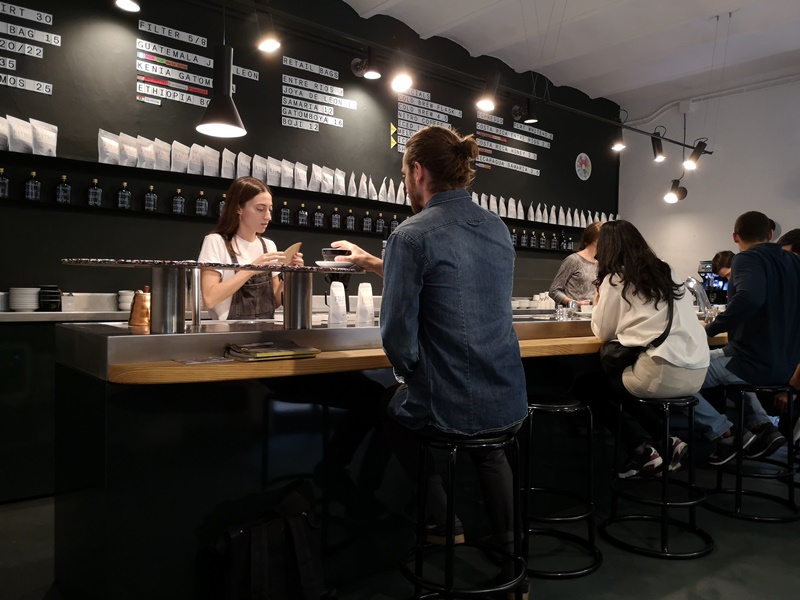 nomad06 Barcelona-巴塞隆納Nomad Coffee Lab & Shop美女執壺 好看也好喝