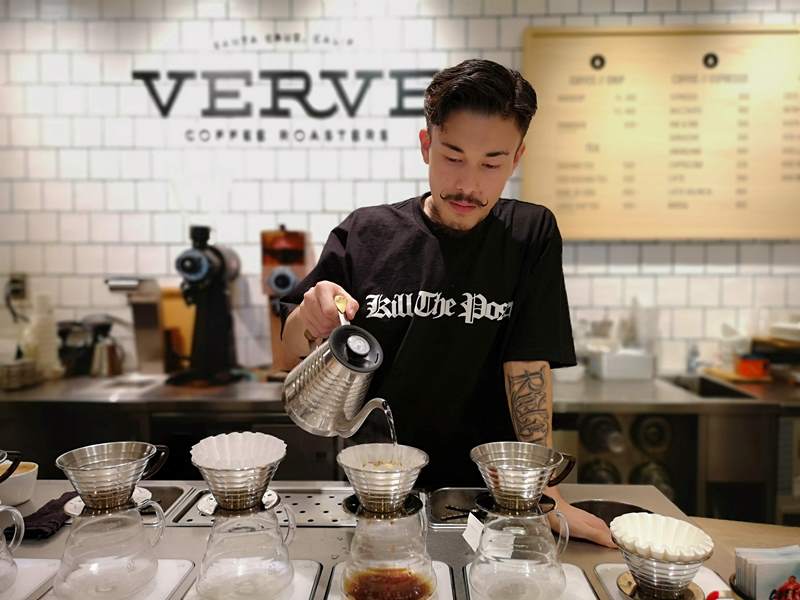 Shinjuku-新宿車站Verve Coffee Roasters加州來的咖啡Bar不只吸睛人氣滿分